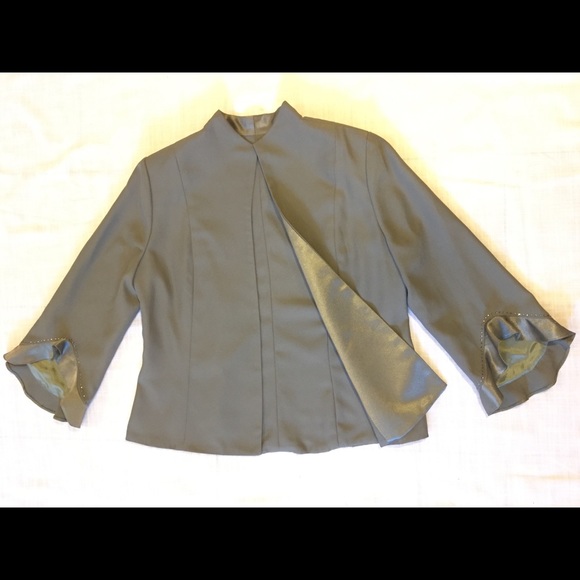 Two-piece suit. Lined, grey, beautiful, elegant. - Picture 4 of 7